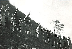 貯水を始めた瞬間、バンザイがこだまする